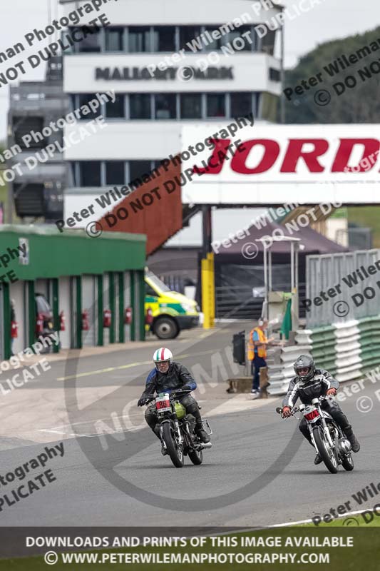 Vintage motorcycle club;eventdigitalimages;mallory park;mallory park trackday photographs;no limits trackdays;peter wileman photography;trackday digital images;trackday photos;vmcc festival 1000 bikes photographs